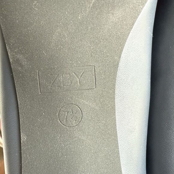 Navy Blue Almond Toe Embossed Block Heels Women’s Size 7.5 Snakeskin Slip On NEW - Picture 12 of 13